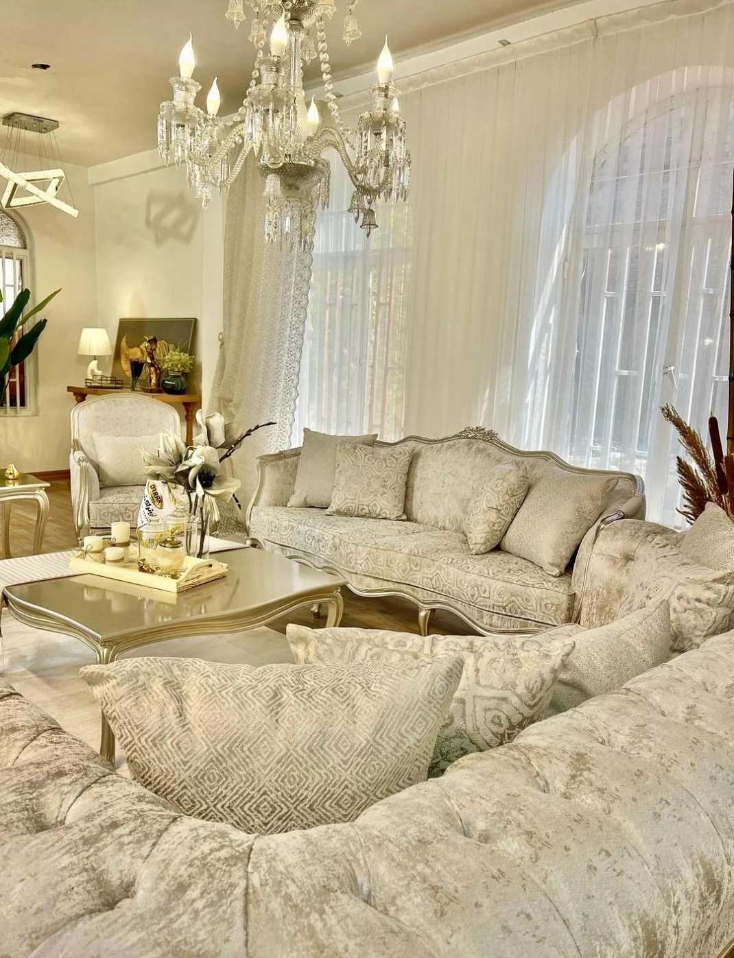 水晶帘子珠窗帘搭配秘诀，轻松提升欧式奢华感