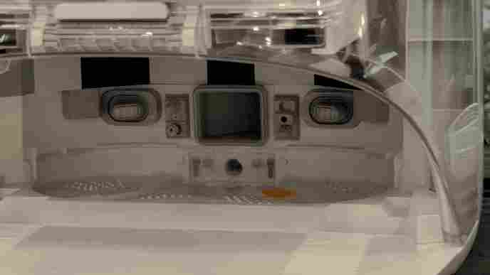 DJI ROMO P 首发评测:全能扫地机器人,也是地面飞行器(图6) 1283_1754394795(原视频).2025-08-05 19_55_46.gif