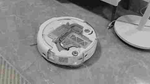 DJI ROMO P 首发评测:全能扫地机器人,也是地面飞行器(图11) 1295_1754398053(原视频).2025-08-05 21_02_42.gif