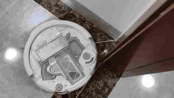 DJI ROMO P 首发评测:全能扫地机器人,也是地面飞行器(图16) 1302_1754399874(原视频).2025-08-05 21_21_10.gif