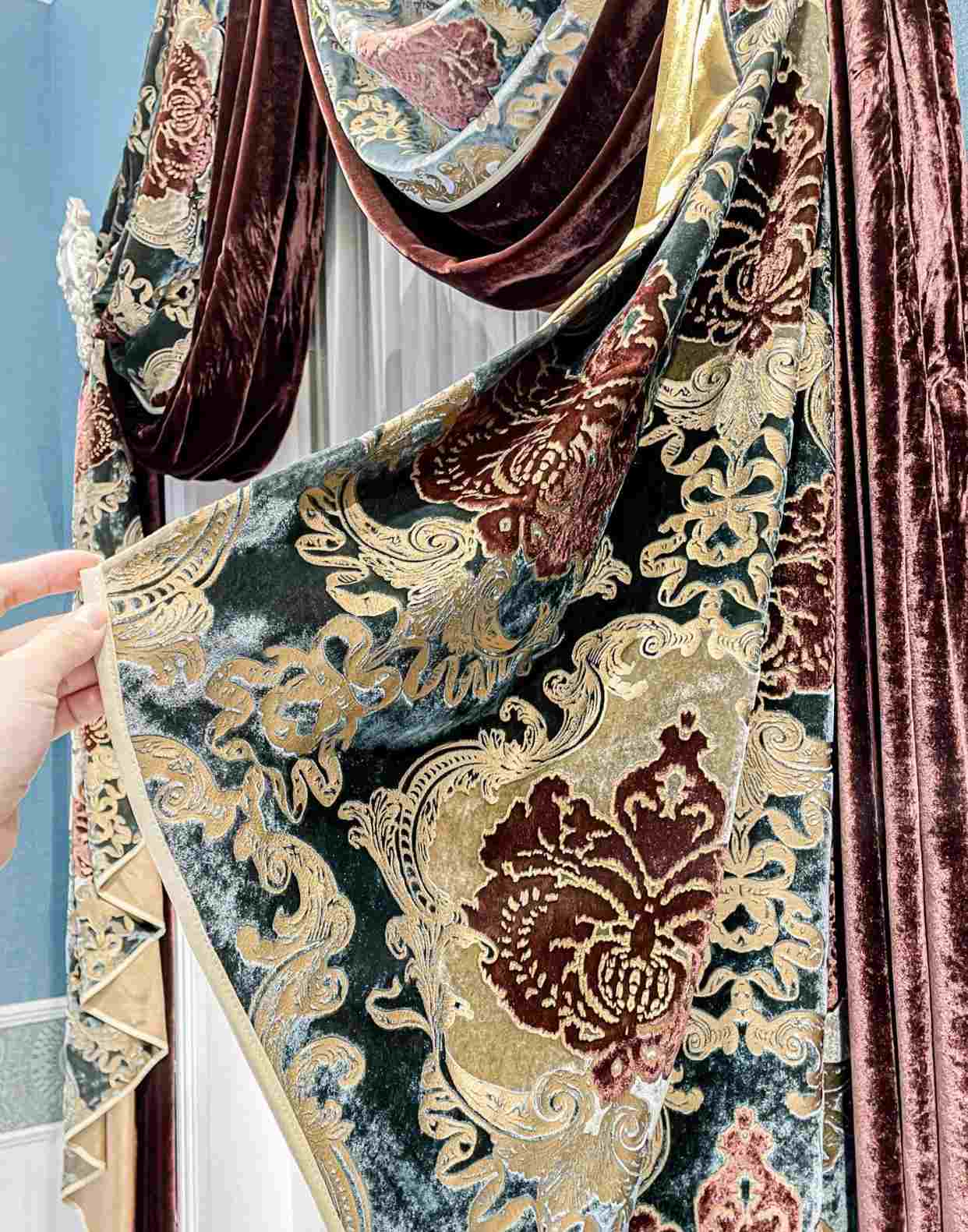皇家欧式丝绒窗帘：复古贵气的宫廷美学，丝绒提花打造奢华家居氛围(图2)