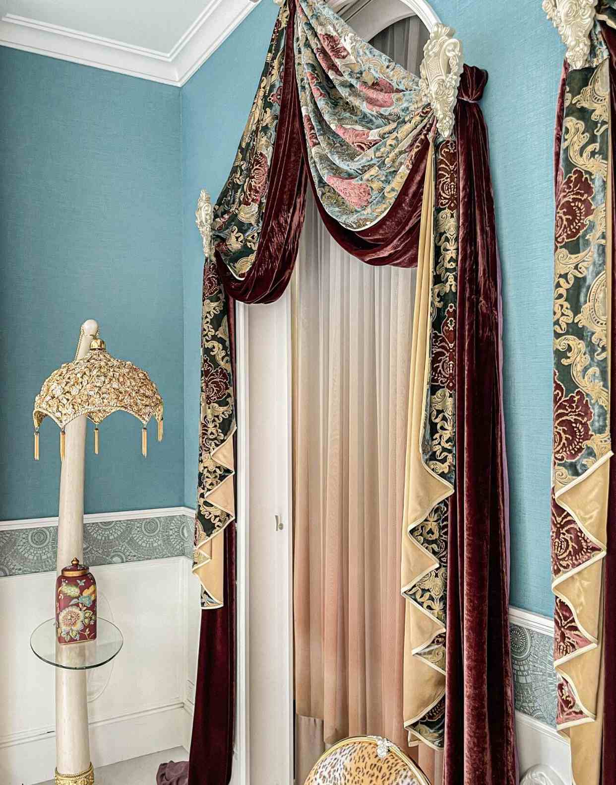 皇家欧式丝绒窗帘：复古贵气的宫廷美学，丝绒提花打造奢华家居氛围(图3)